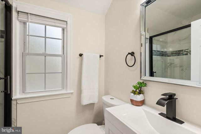 5940 EDGEHILL DR, Alexandria, VA 22303