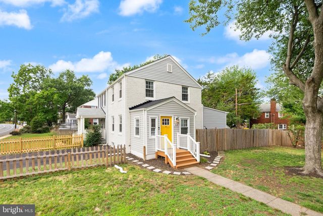 5940 EDGEHILL DR, Alexandria, VA 22303