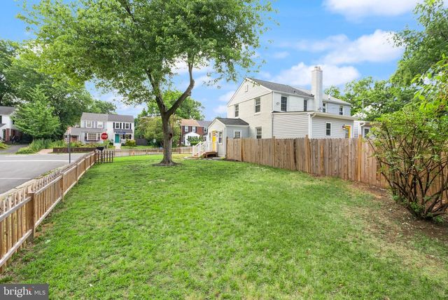 5940 EDGEHILL DR, Alexandria, VA 22303