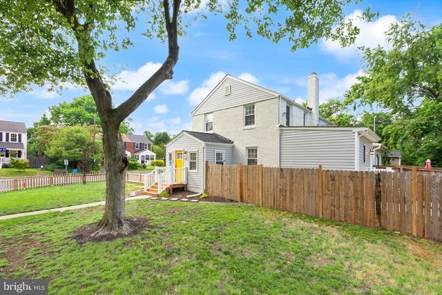5940 EDGEHILL DR, Alexandria, VA 22303