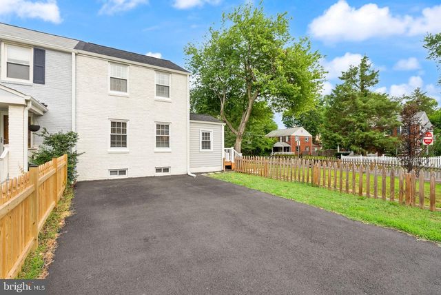5940 EDGEHILL DR, Alexandria, VA 22303