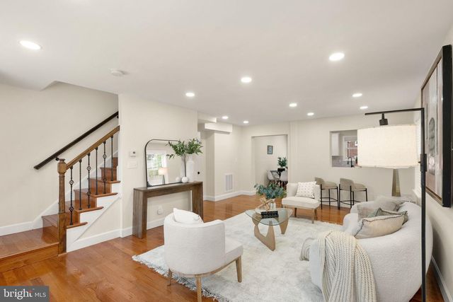 5940 EDGEHILL DR, Alexandria, VA 22303