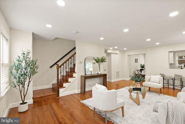 5940 EDGEHILL DR, Alexandria, VA 22303