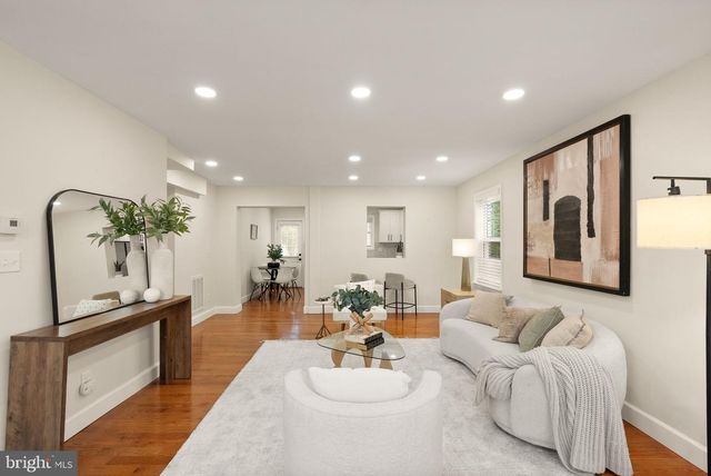 5940 EDGEHILL DR, Alexandria, VA 22303