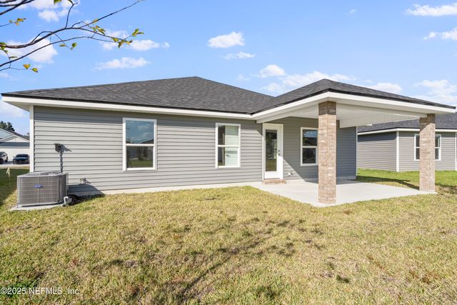 8381 HELMSLEY Boulevard, Jacksonville, FL 32219