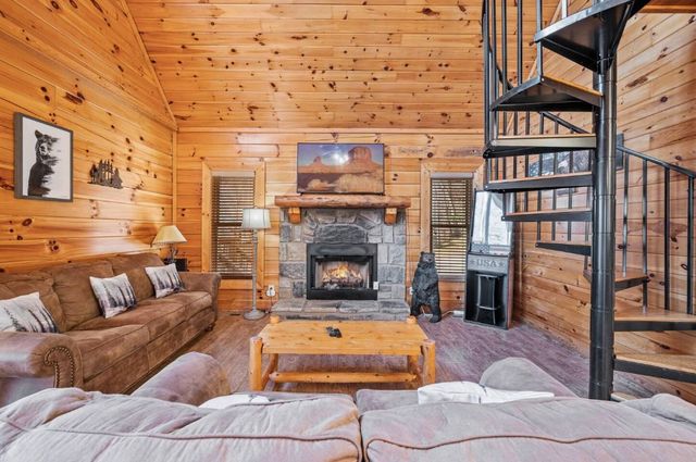 2205 Eagle Feather Drive, Sevierville, TN 37876