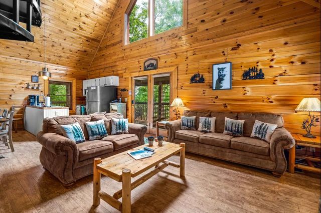 2205 Eagle Feather Drive, Sevierville, TN 37876