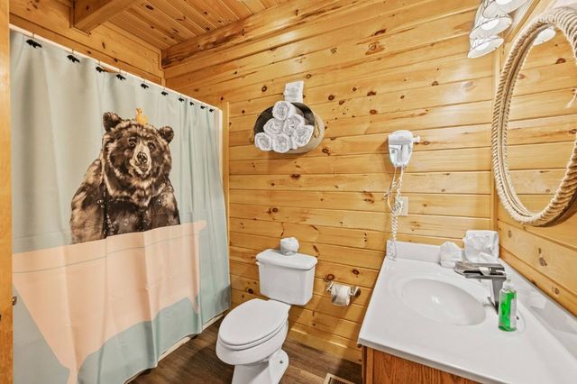 2205 Eagle Feather Drive, Sevierville, TN 37876