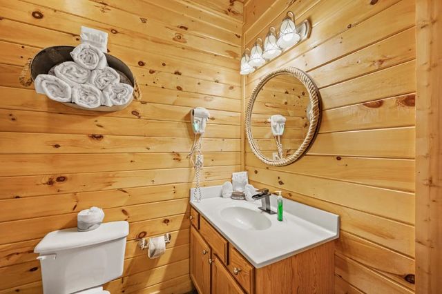 2205 Eagle Feather Drive, Sevierville, TN 37876