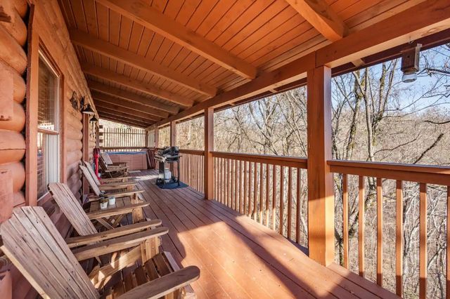 2205 Eagle Feather Drive, Sevierville, TN 37876