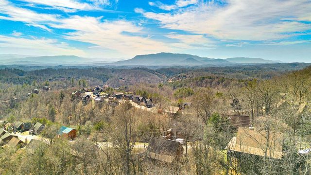 2205 Eagle Feather Drive, Sevierville, TN 37876