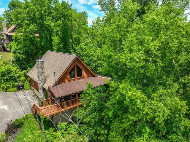 2205 Eagle Feather Drive, Sevierville, TN 37876