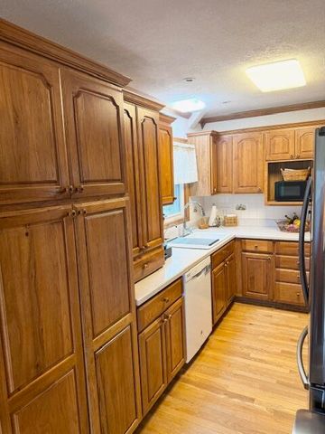 5586 Wendzel Drive, Coloma, MI 49038