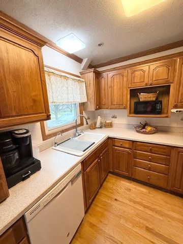 5586 Wendzel Drive, Coloma, MI 49038