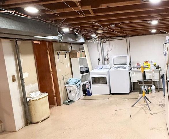 5586 Wendzel Drive, Coloma, MI 49038