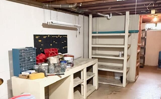 5586 Wendzel Drive, Coloma, MI 49038