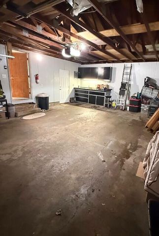 5586 Wendzel Drive, Coloma, MI 49038