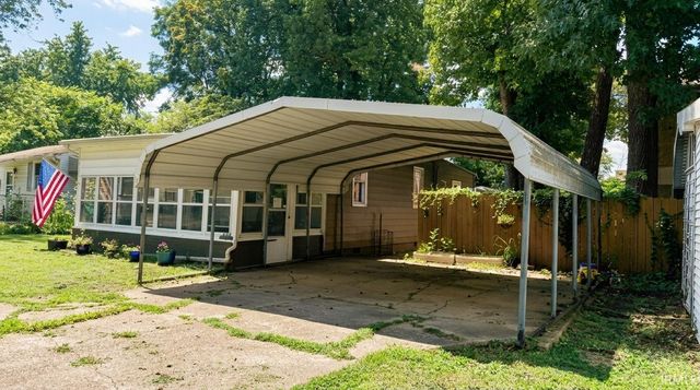 2701 S Englewood Avenue, Evansville, IN 47714