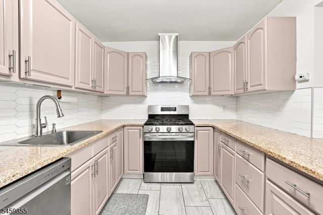 13 Kovach St, Franklin Boro, NJ 07416