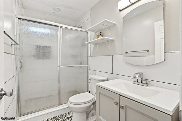 13 Kovach St, Franklin Boro, NJ 07416