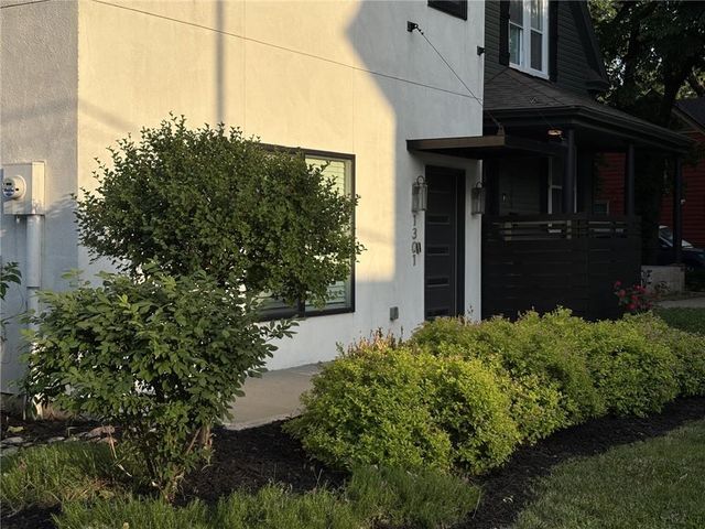 1301 W 41st Street, Kansas City, MO 64110