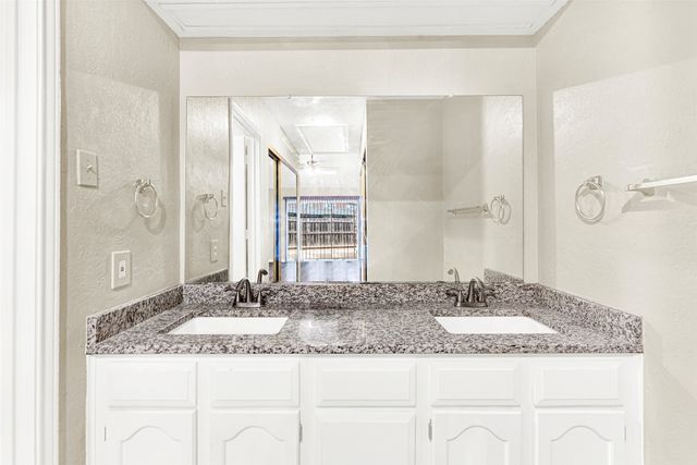 5908 Baroncrest Drive, Arlington, TX 76017
