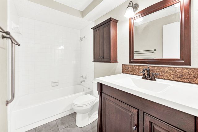 5908 Baroncrest Drive, Arlington, TX 76017