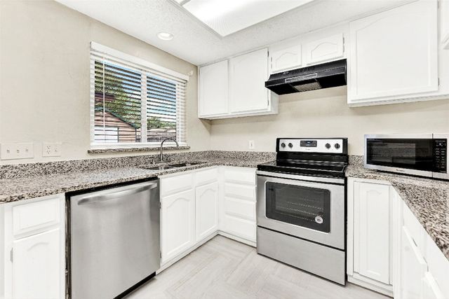 5908 Baroncrest Drive, Arlington, TX 76017