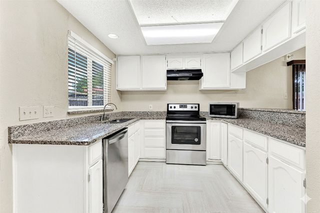 5908 Baroncrest Drive, Arlington, TX 76017