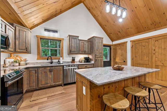 241 Wolf Creek Mountain Road, Mineral Bluff, GA 30559