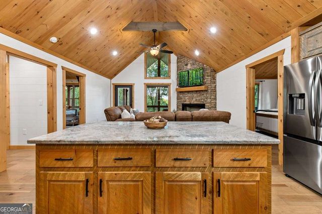 241 Wolf Creek Mountain Road, Mineral Bluff, GA 30559