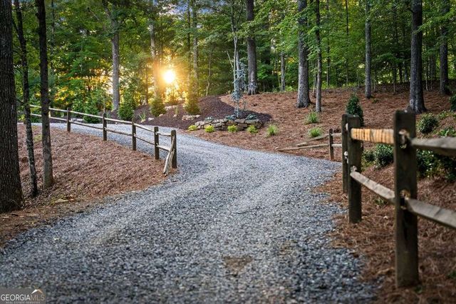 241 Wolf Creek Mountain Road, Mineral Bluff, GA 30559