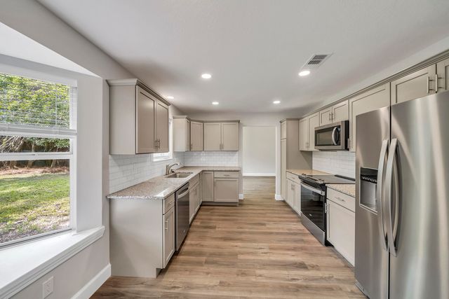 10 Shamrock Drive, Mary Esther, FL 32569