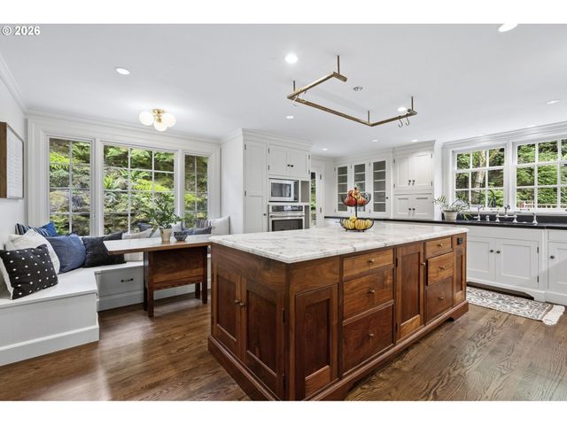 2505 Sw HILLCREST Dr, Portland, OR 97201