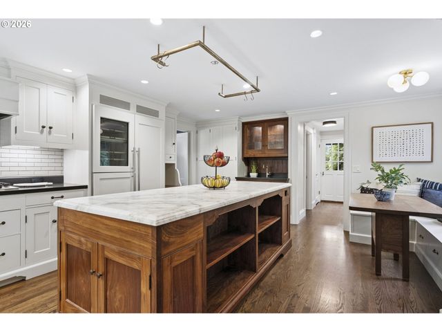 2505 Sw HILLCREST Dr, Portland, OR 97201