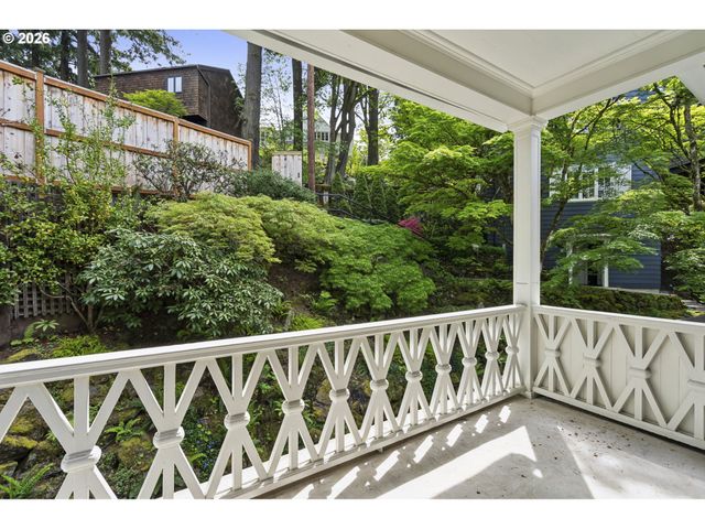 2505 Sw HILLCREST Dr, Portland, OR 97201