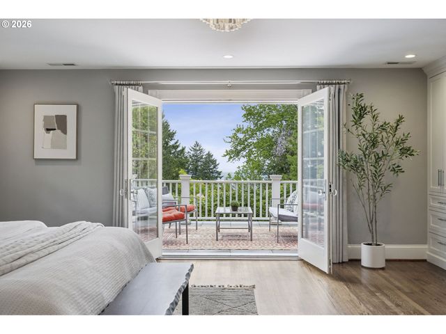 2505 Sw HILLCREST Dr, Portland, OR 97201