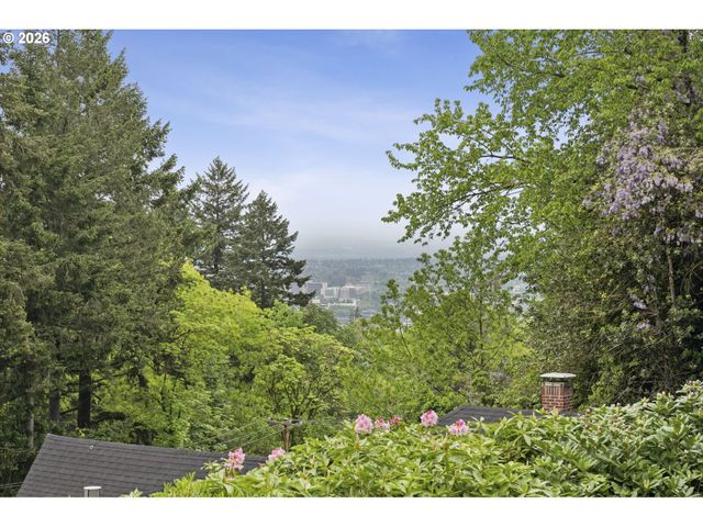 2505 Sw HILLCREST Dr, Portland, OR 97201