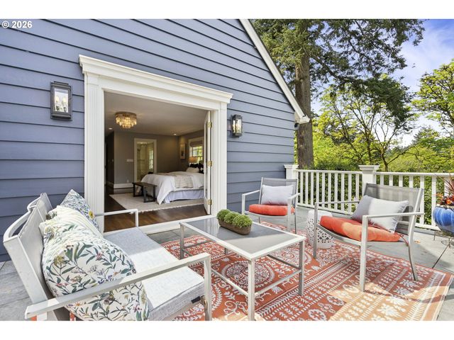2505 Sw HILLCREST Dr, Portland, OR 97201