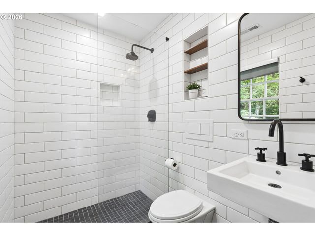 2505 Sw HILLCREST Dr, Portland, OR 97201