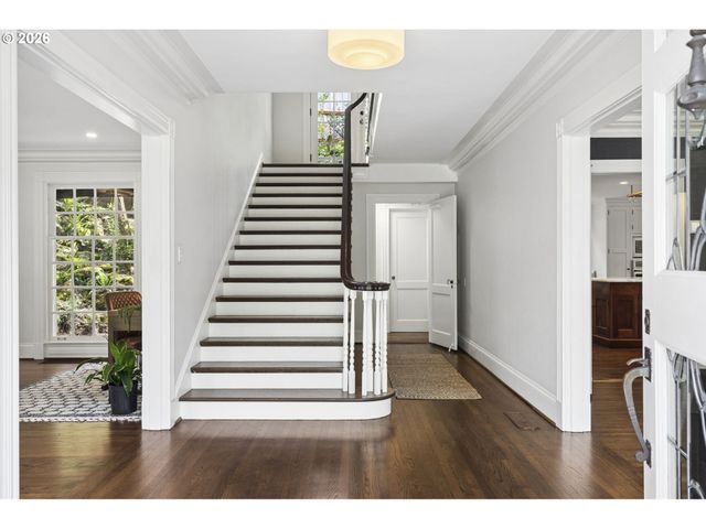 2505 Sw HILLCREST Dr, Portland, OR 97201