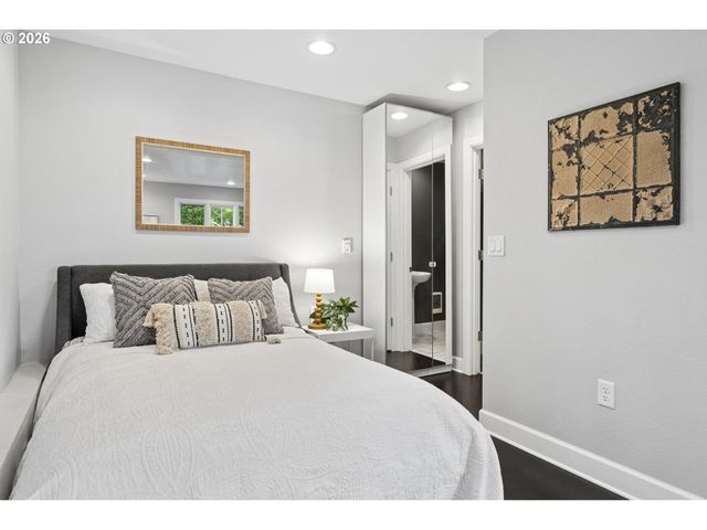 2505 Sw HILLCREST Dr, Portland, OR 97201