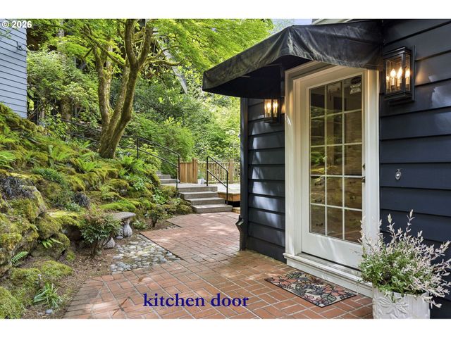 2505 Sw HILLCREST Dr, Portland, OR 97201