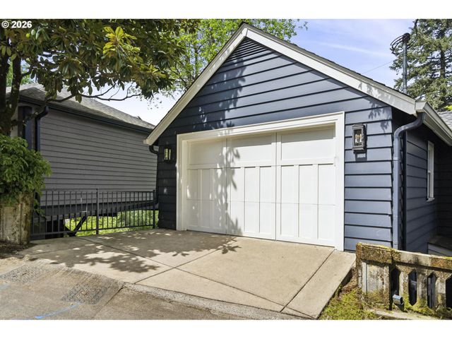 2505 Sw HILLCREST Dr, Portland, OR 97201