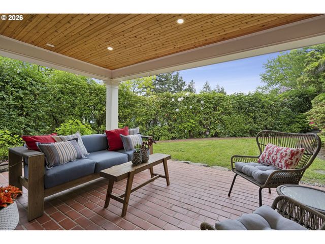 2505 Sw HILLCREST Dr, Portland, OR 97201