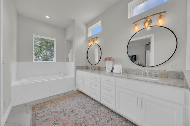 501 Alva DR, Spicewood, TX 78669