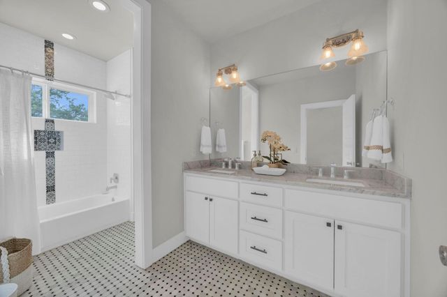 501 Alva DR, Spicewood, TX 78669