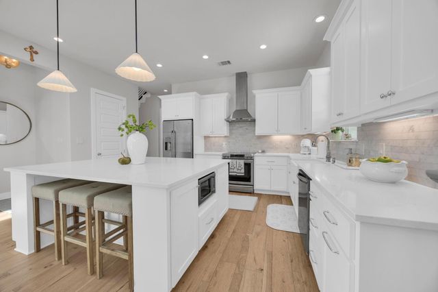 501 Alva DR, Spicewood, TX 78669