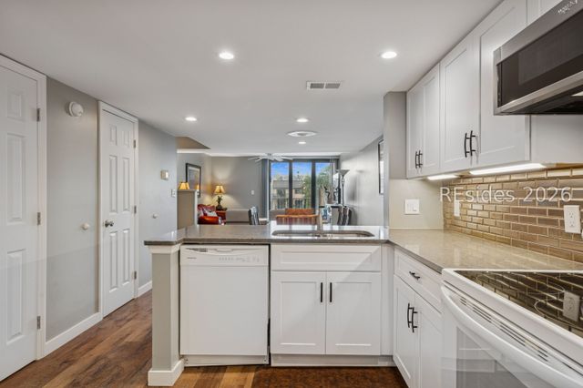 85 Folly Field Rd Apt 112, Hilton Head Island, SC 29928