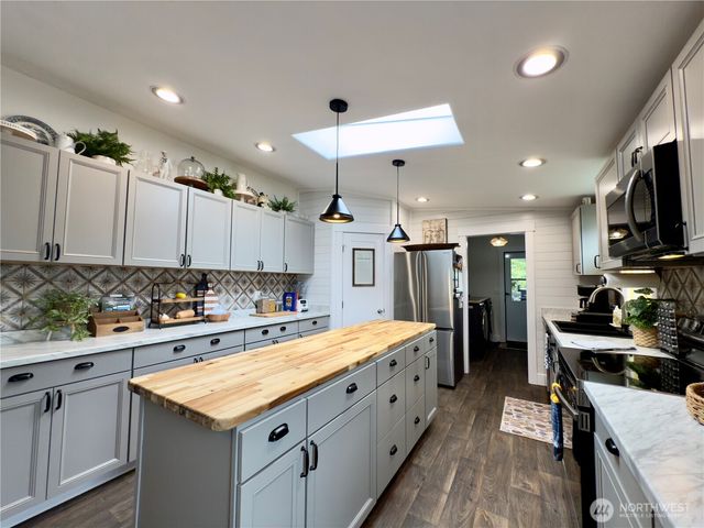 609 Chenois Avenue NE, Ocean Shores, WA 98569